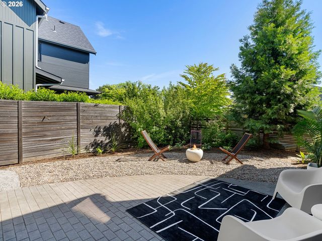 4566 Ne CESAR E CHAVEZ Blvd, Portland, OR 97211