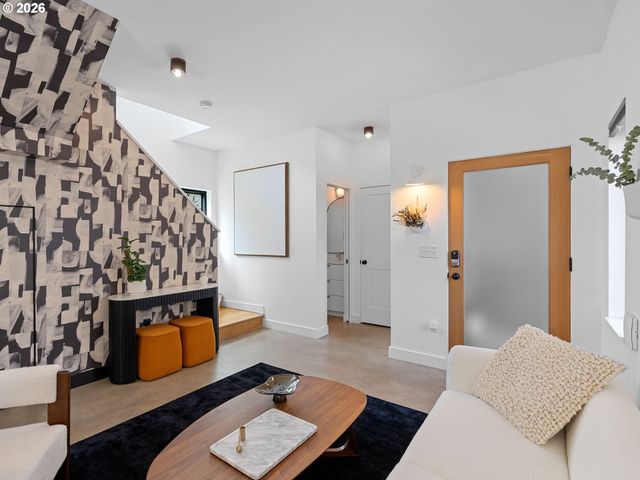 4566 Ne CESAR E CHAVEZ Blvd, Portland, OR 97211