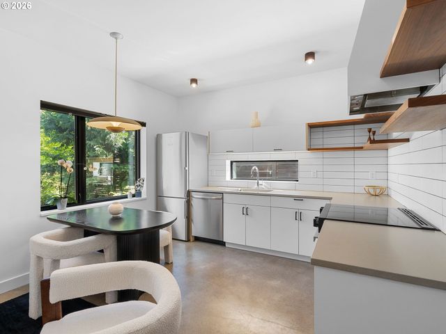 4566 Ne CESAR E CHAVEZ Blvd, Portland, OR 97211