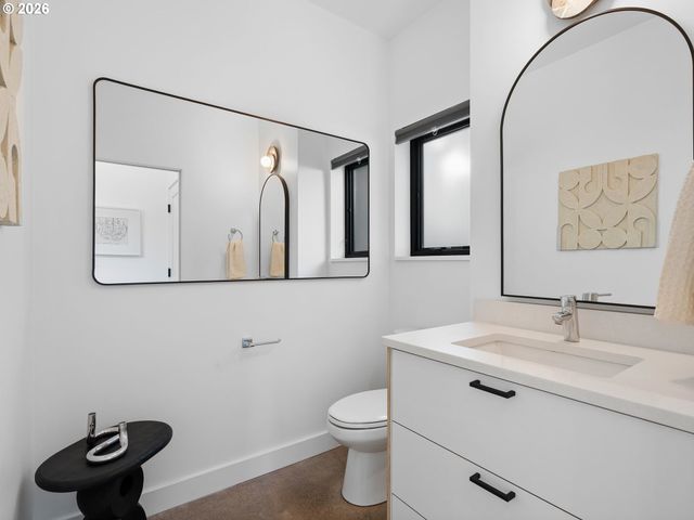 4566 Ne CESAR E CHAVEZ Blvd, Portland, OR 97211