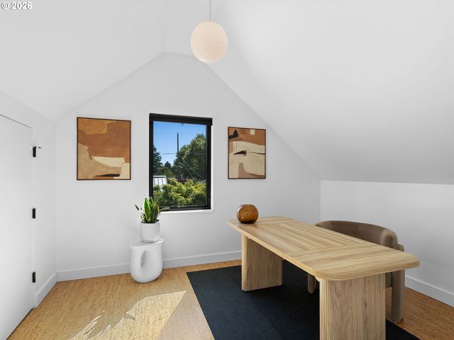 4566 Ne CESAR E CHAVEZ Blvd, Portland, OR 97211