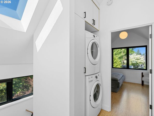 4566 Ne CESAR E CHAVEZ Blvd, Portland, OR 97211