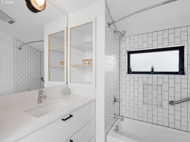 4566 Ne CESAR E CHAVEZ Blvd, Portland, OR 97211