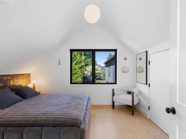 4566 Ne CESAR E CHAVEZ Blvd, Portland, OR 97211