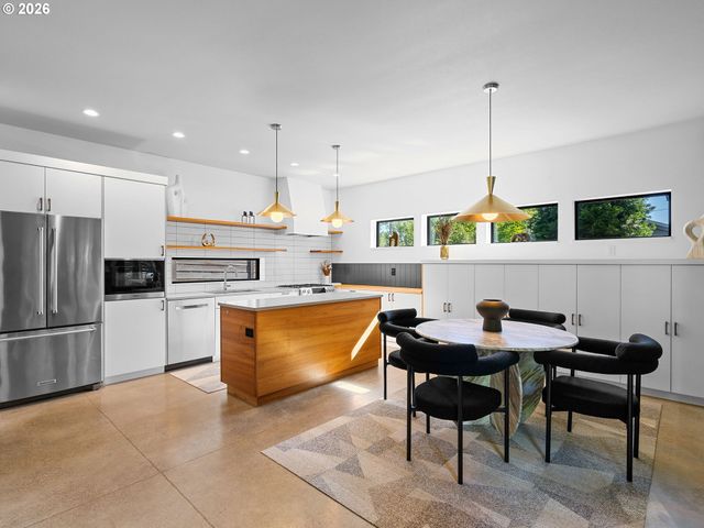 4566 Ne CESAR E CHAVEZ Blvd, Portland, OR 97211