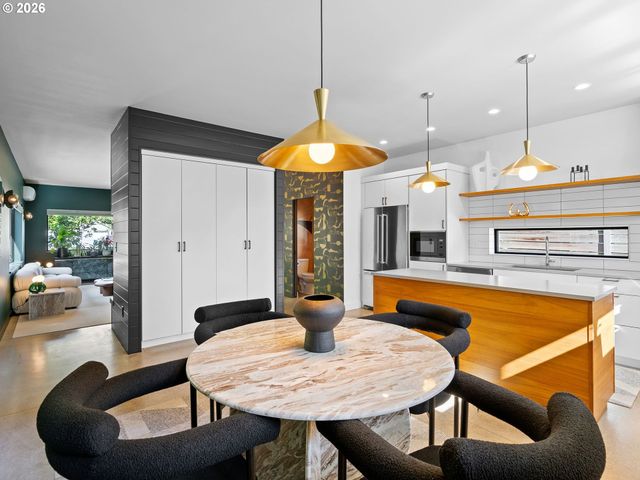 4566 Ne CESAR E CHAVEZ Blvd, Portland, OR 97211