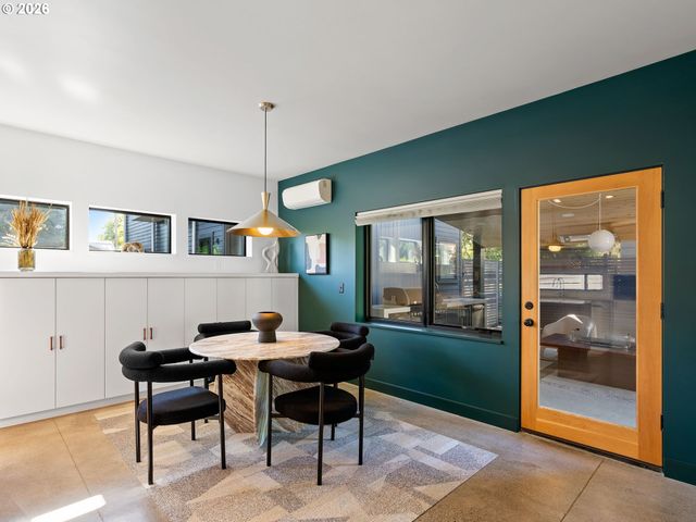 4566 Ne CESAR E CHAVEZ Blvd, Portland, OR 97211