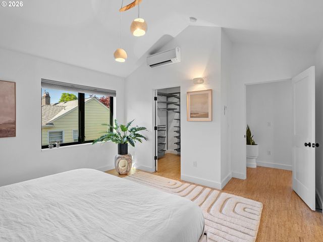 4566 Ne CESAR E CHAVEZ Blvd, Portland, OR 97211