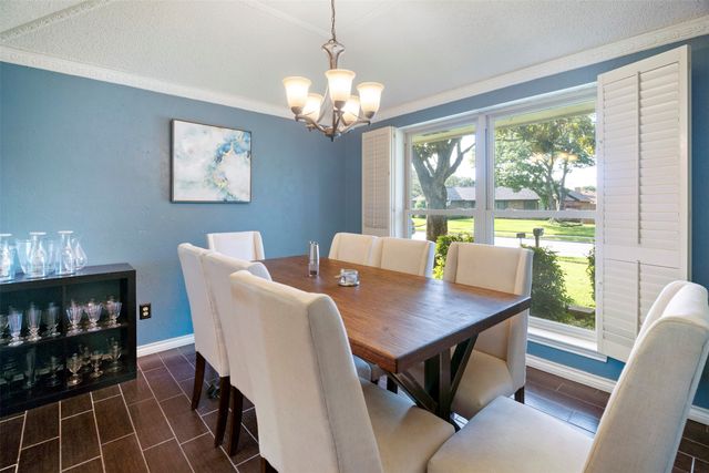 318 Pebblecreek Drive, Garland, TX 75040