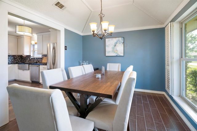 318 Pebblecreek Drive, Garland, TX 75040
