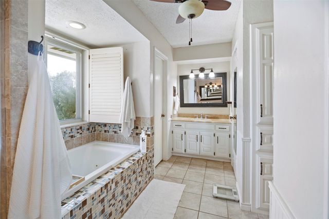 318 Pebblecreek Drive, Garland, TX 75040