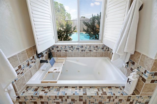 318 Pebblecreek Drive, Garland, TX 75040