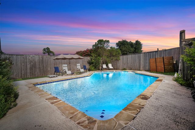 318 Pebblecreek Drive, Garland, TX 75040