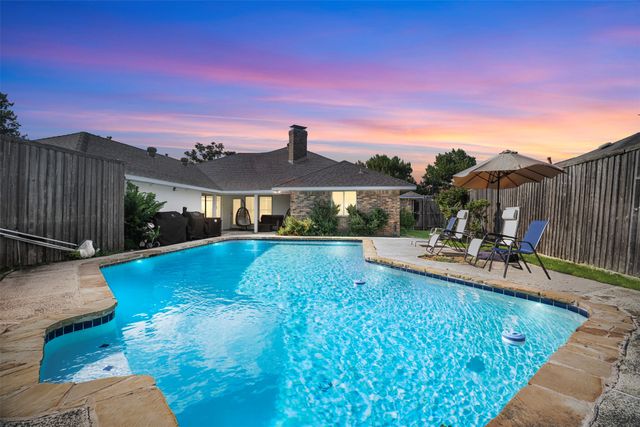 318 Pebblecreek Drive, Garland, TX 75040