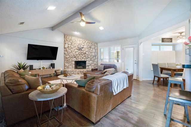 318 Pebblecreek Drive, Garland, TX 75040