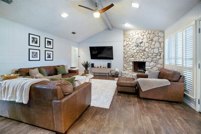 318 Pebblecreek Drive, Garland, TX 75040
