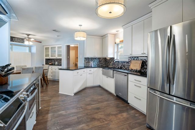 318 Pebblecreek Drive, Garland, TX 75040