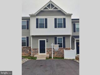 229 HOLSTEIN DR, Hanover, PA 17331