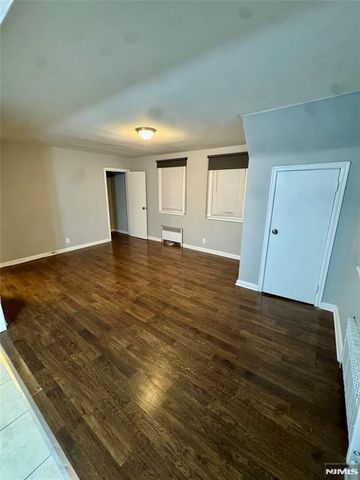 373 Floral Lane, Saddle Brook, NJ 07663