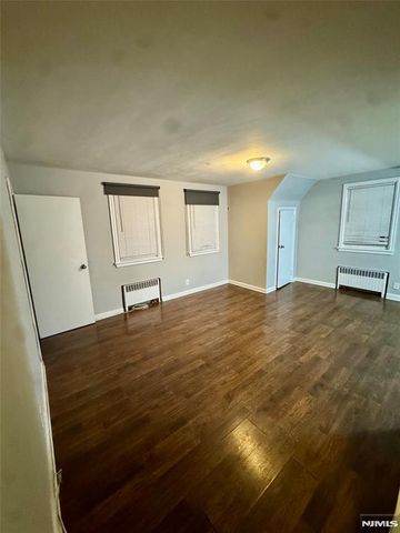 373 Floral Lane, Saddle Brook, NJ 07663