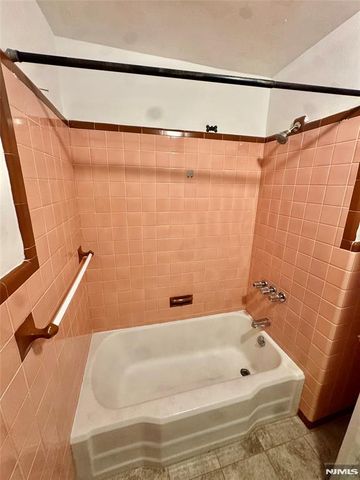 373 Floral Lane, Saddle Brook, NJ 07663