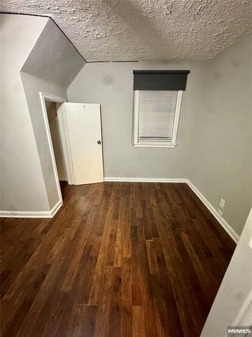 373 Floral Lane, Saddle Brook, NJ 07663