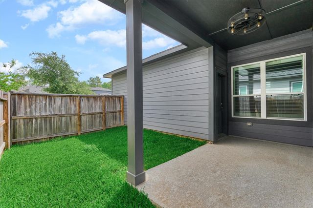 222 Thistle Drive, Montgomery, TX 77316