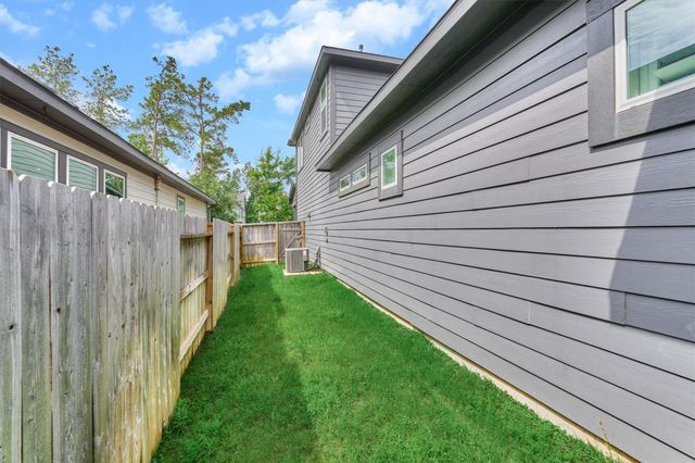 222 Thistle Drive, Montgomery, TX 77316