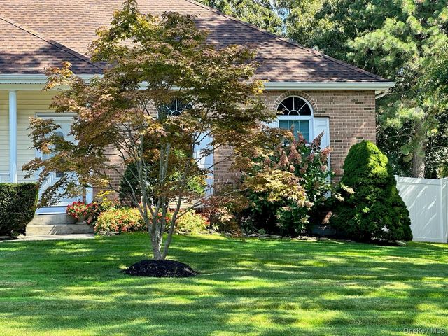 15 Timber Ridge Drive, Coram, NY 11727