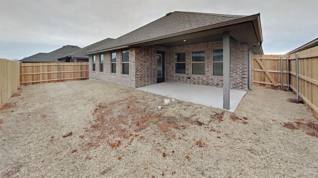 10521 NW 41st Street, Yukon, OK 73099