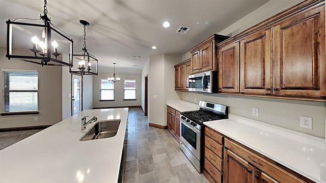 10521 NW 41st Street, Yukon, OK 73099