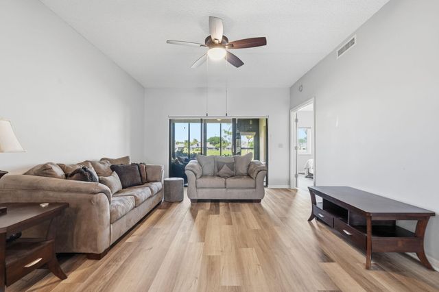 6901 SE Constitution Boulevard 102, Hobe Sound, FL 33455