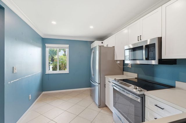 6901 SE Constitution Boulevard 102, Hobe Sound, FL 33455