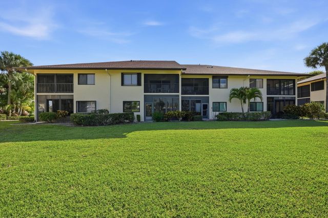 6901 SE Constitution Boulevard 102, Hobe Sound, FL 33455