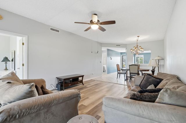 6901 SE Constitution Boulevard 102, Hobe Sound, FL 33455