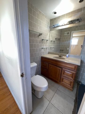 5229 W Greenleaf Street, Skokie, IL 60077