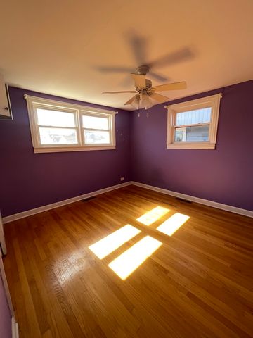 5229 W Greenleaf Street, Skokie, IL 60077