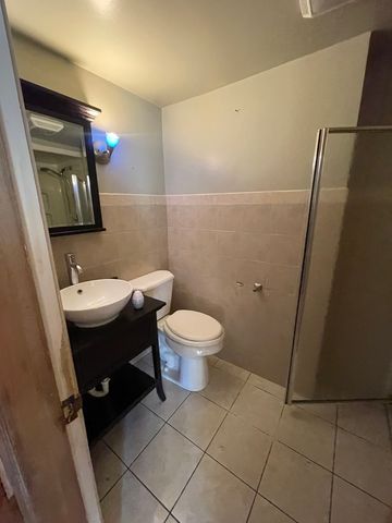 5229 W Greenleaf Street, Skokie, IL 60077