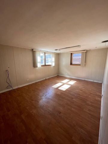 5229 W Greenleaf Street, Skokie, IL 60077