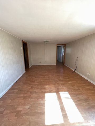 5229 W Greenleaf Street, Skokie, IL 60077