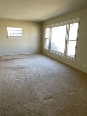 5229 W Greenleaf Street, Skokie, IL 60077