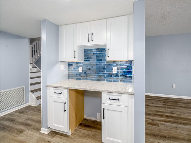 6304 GRAND BAHAMA CIRCLE D, Tampa, FL 33615