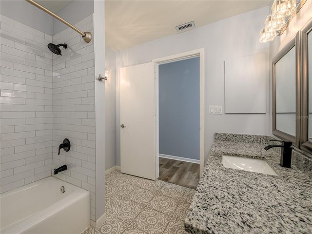 6304 GRAND BAHAMA CIRCLE D, Tampa, FL 33615