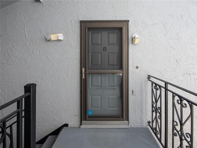 6304 GRAND BAHAMA CIRCLE D, Tampa, FL 33615