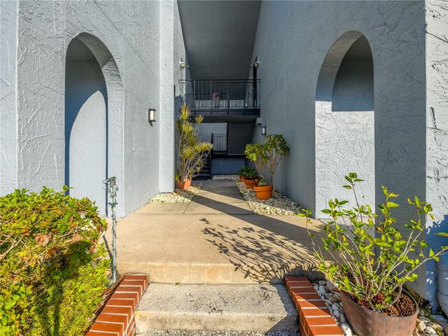 6304 GRAND BAHAMA CIRCLE D, Tampa, FL 33615