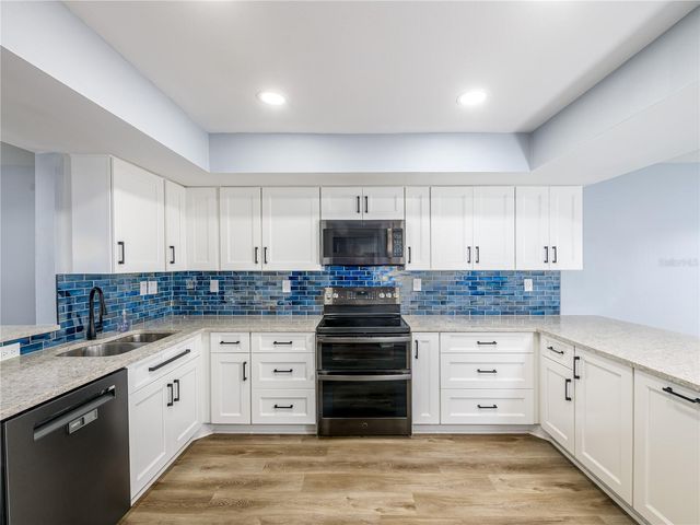 6304 GRAND BAHAMA CIRCLE D, Tampa, FL 33615