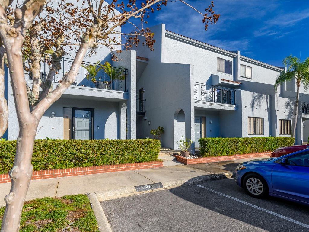 6304 GRAND BAHAMA CIRCLE D, Tampa, FL 33615