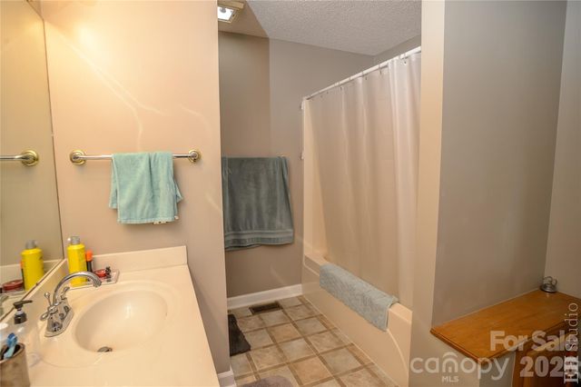 5146 Olde School Drive, Hickory, NC 28602