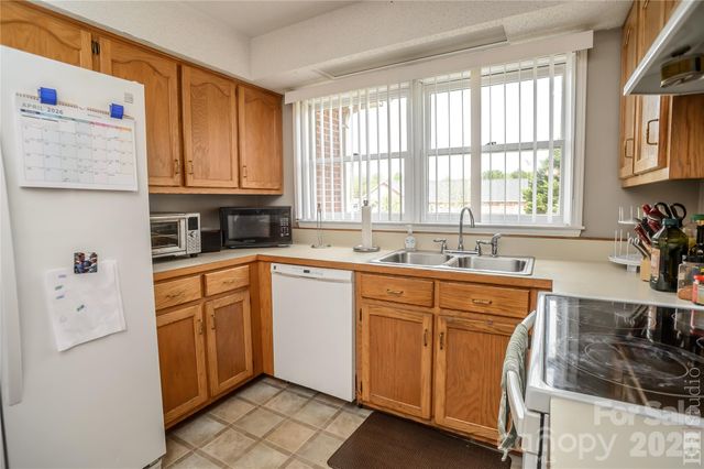 5146 Olde School Drive, Hickory, NC 28602