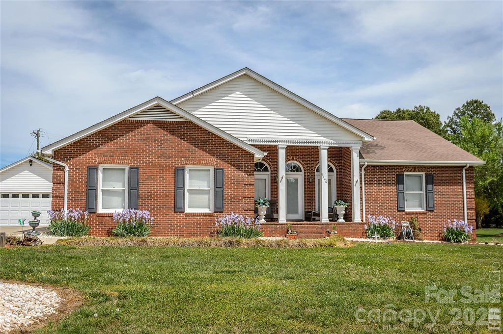 5146 Olde School Drive, Hickory, NC 28602